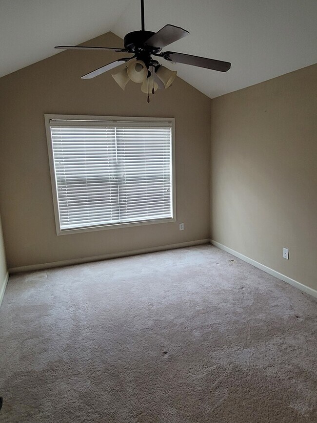 Building Photo - Home For Rent