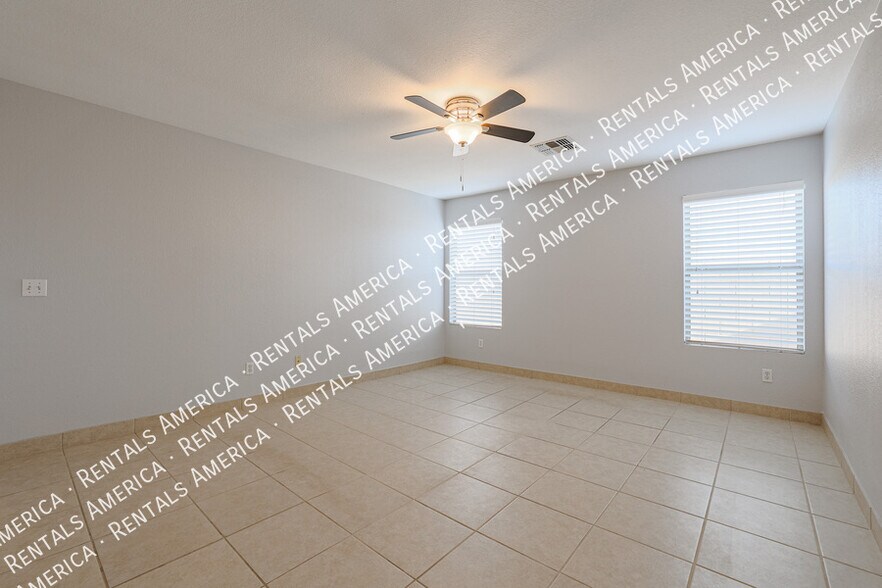 Building Photo - 1324 S Mosley Ct