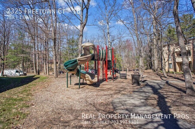 Building Photo - 2325 Freetown Ct
