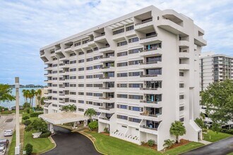 Building Photo - Harbor Oaks Place