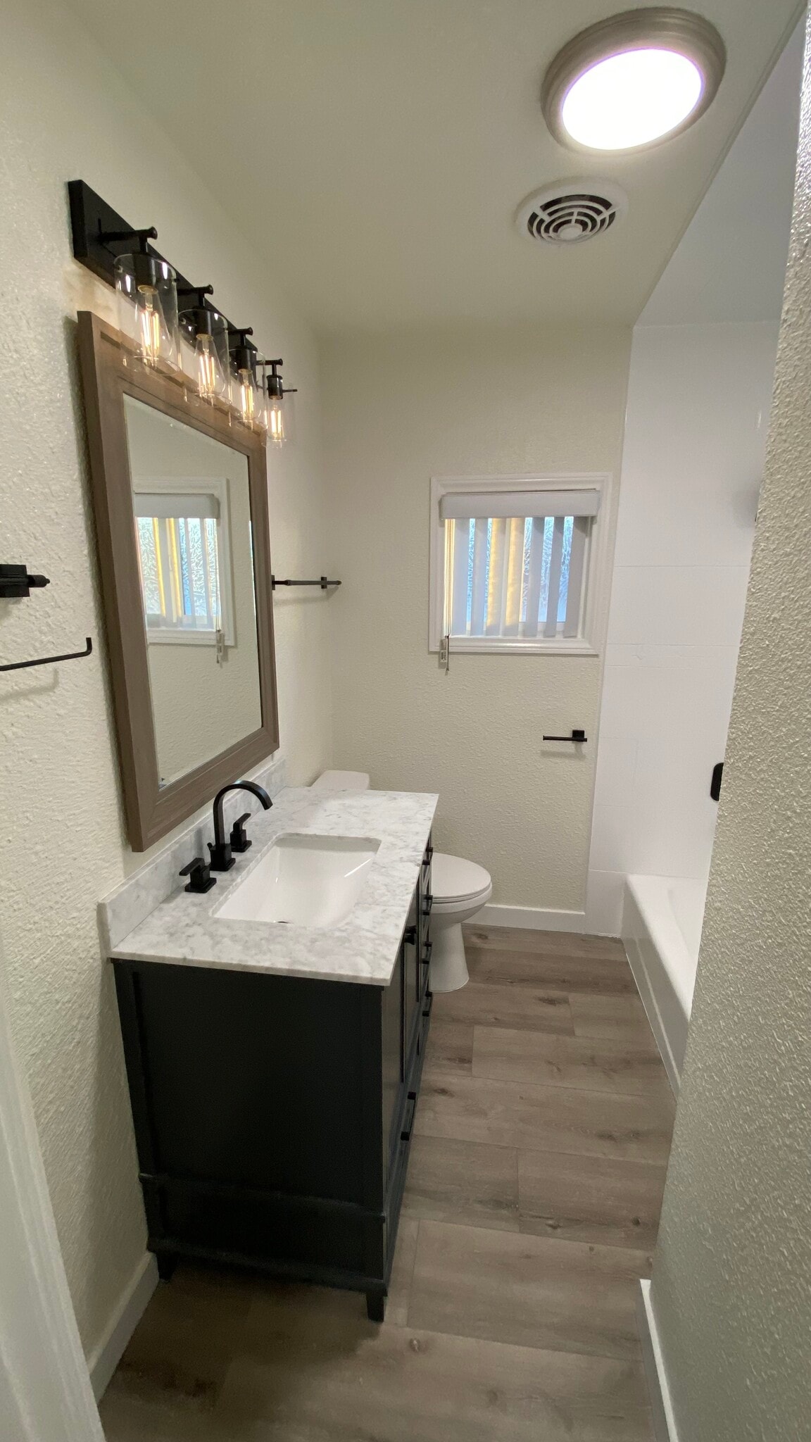 Building Photo - 1542 marine ave