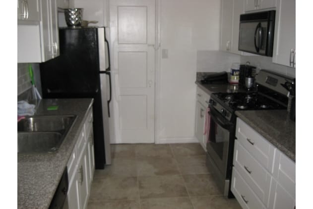 Kitchen - 409 S Cochran Ave