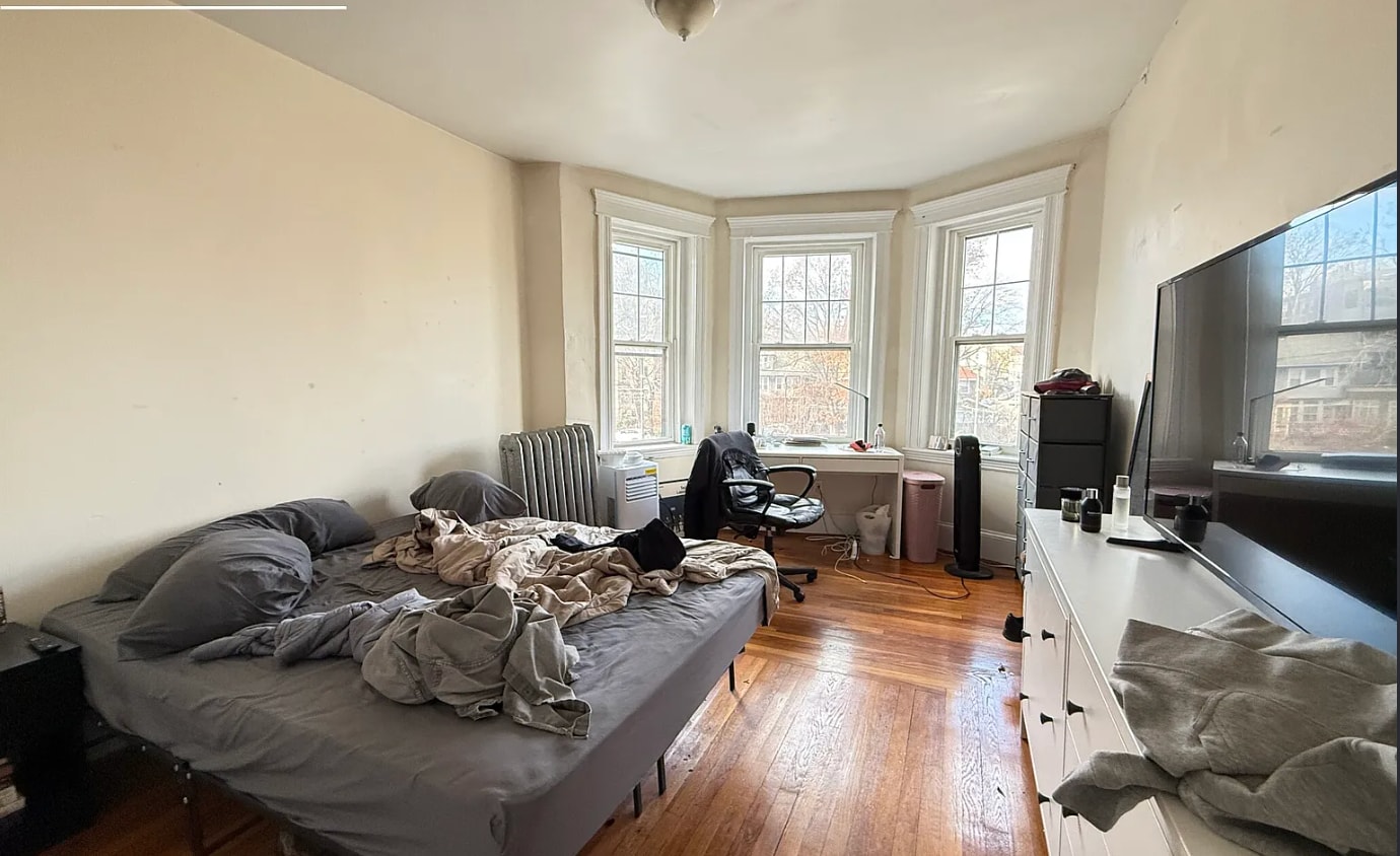 Building Photo - 1868 Commonwealth Ave