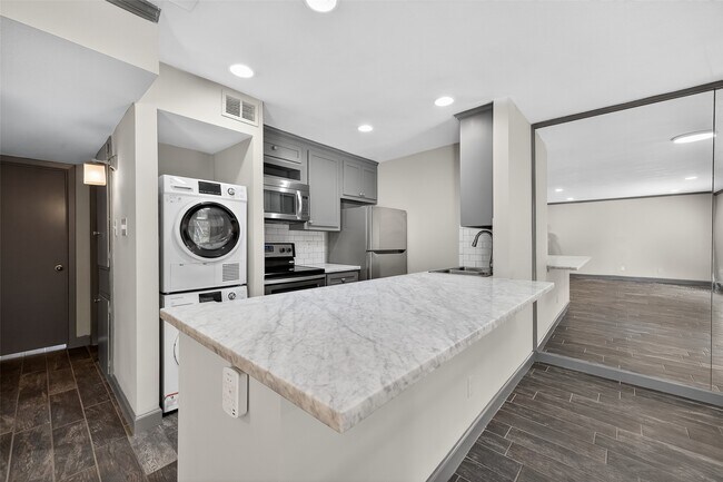 Building Photo - 8931 Gaylord Dr
