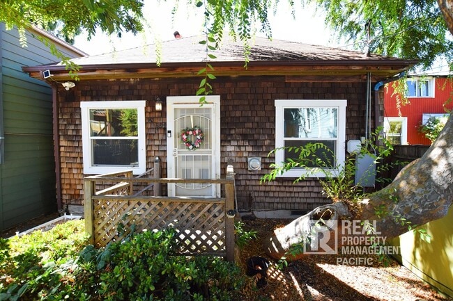 Primary Photo - Spacious 1-Bedroom Retreat in Desirable Mo...