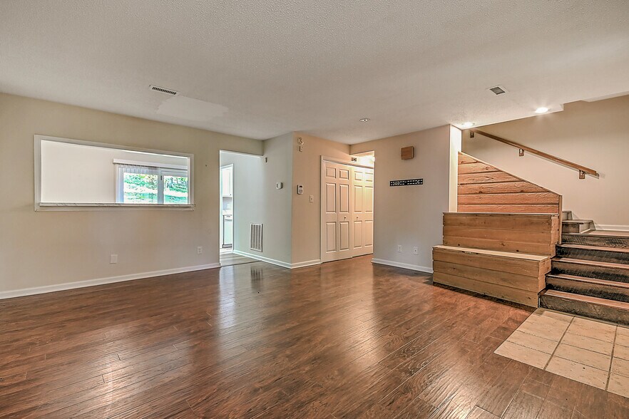 Building Photo - 208 Dean St