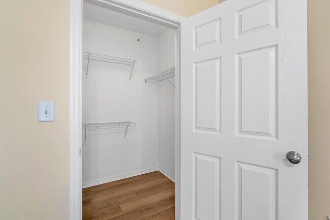 Building Photo - 6492 Emerald Dunes Dr