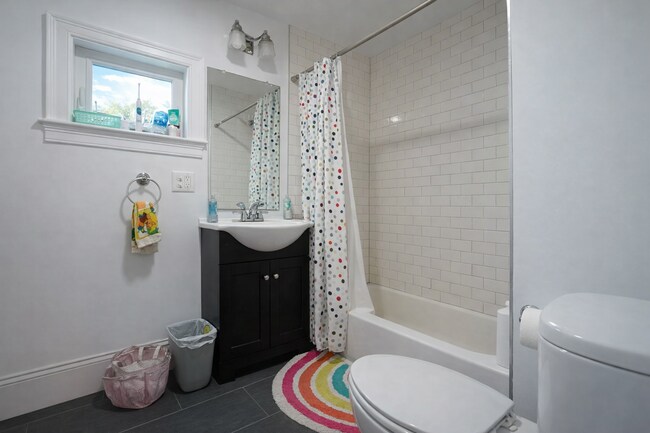 Building Photo - 25 Marney St