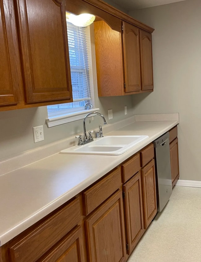 Building Photo - 1975 Montclair Ave