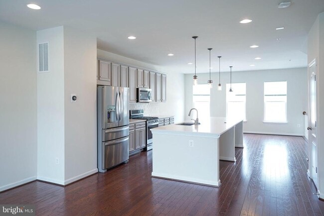 Building Photo - 2038 Twisted Oak Pl