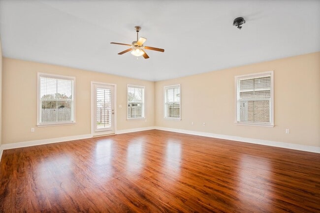 Building Photo - WEST FAIRHOPE IN HUNTINGTON WOODS