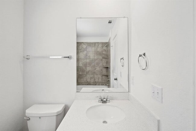 Building Photo - 215 Silver Springs Bend
