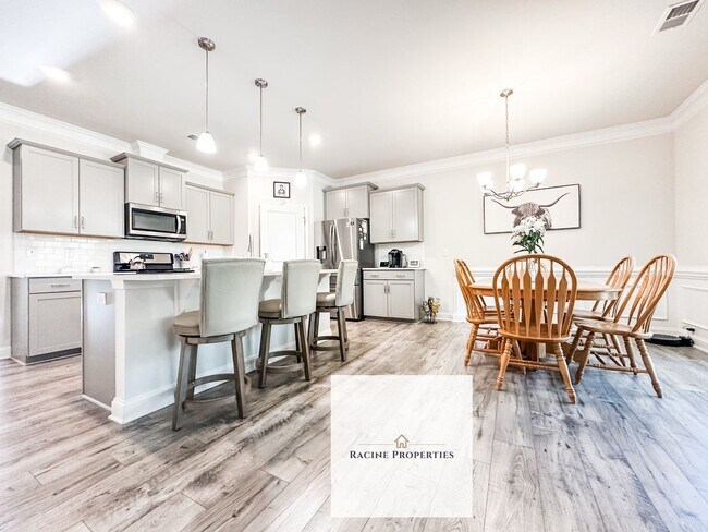 Building Photo - Beautiful and Spacious Home in Greer, SC