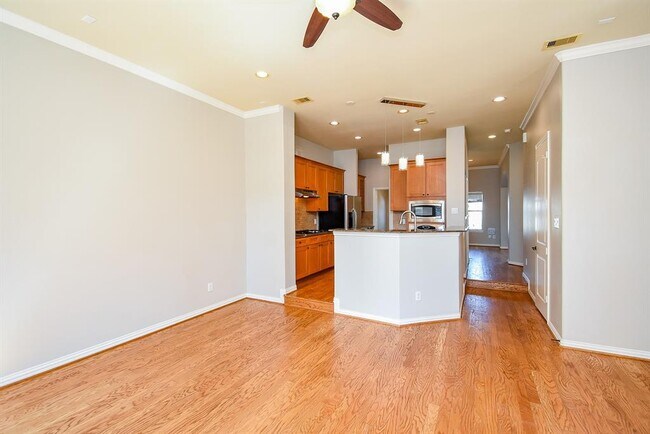 Building Photo - 5615 Winsome Ln