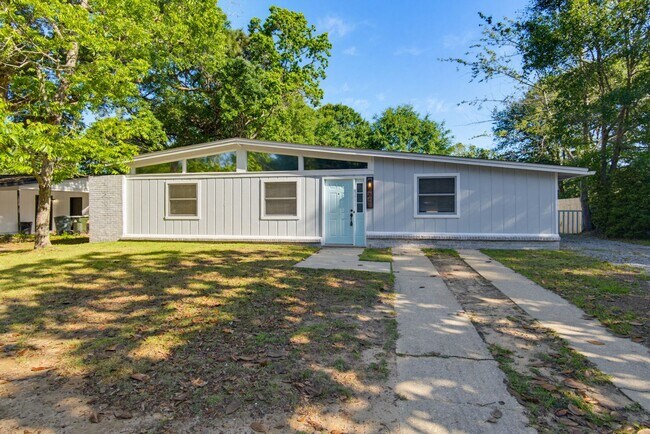 Building Photo - 908 Rock Creek Ave