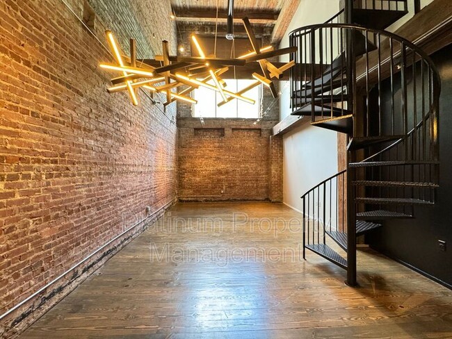 Building Photo - 326 Nelson St SW