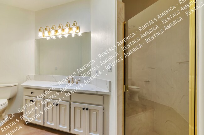 Building Photo - Gorgeous Catalina Home!