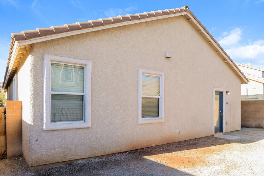 Building Photo - 332 Plum Horse Ave