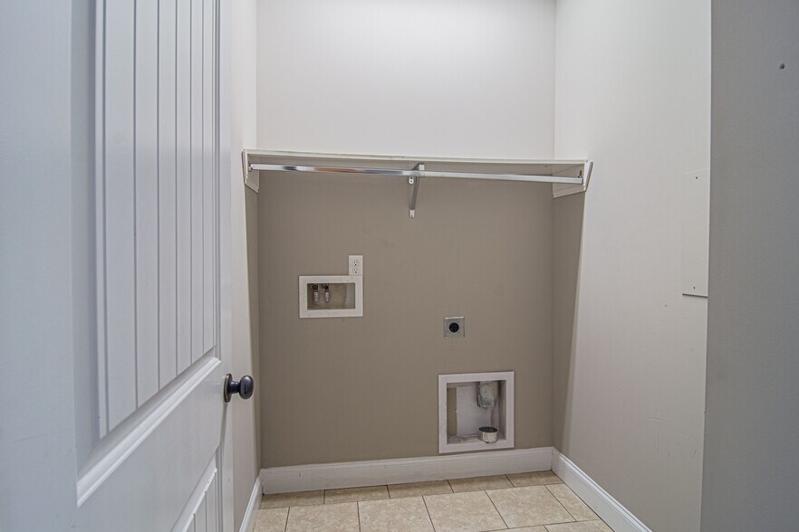 Building Photo - 50 Rawlings Ln