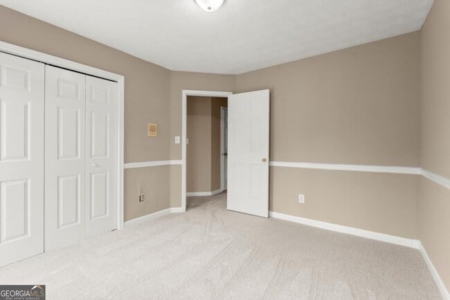 Building Photo - 16 Valleyside Dr