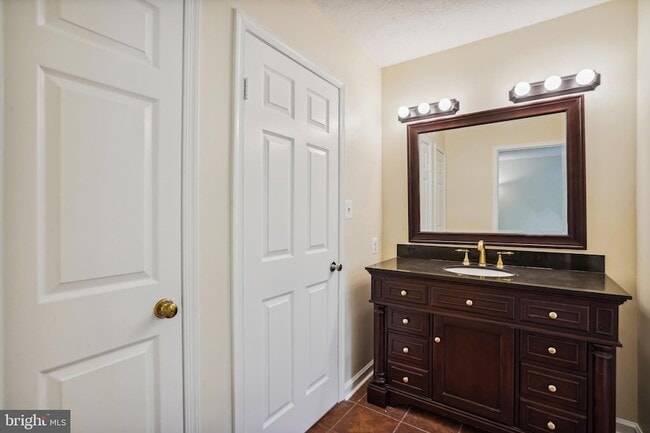Building Photo - 9708 Locust Hill Dr