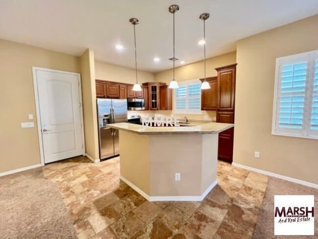Building Photo - Very nice 3 bedroom town home with 2 car garage &amp; community pool in downtown Chandler!