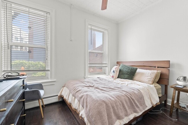 Building Photo - 14 Coles St