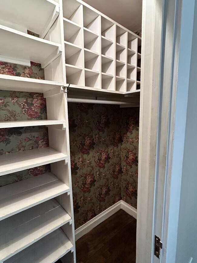 Building Photo - ****AVAILABLE NOW****