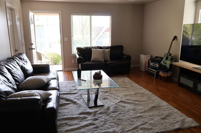 Building Photo - Fruitland Gem: 3BR/2BA with Finished Basement