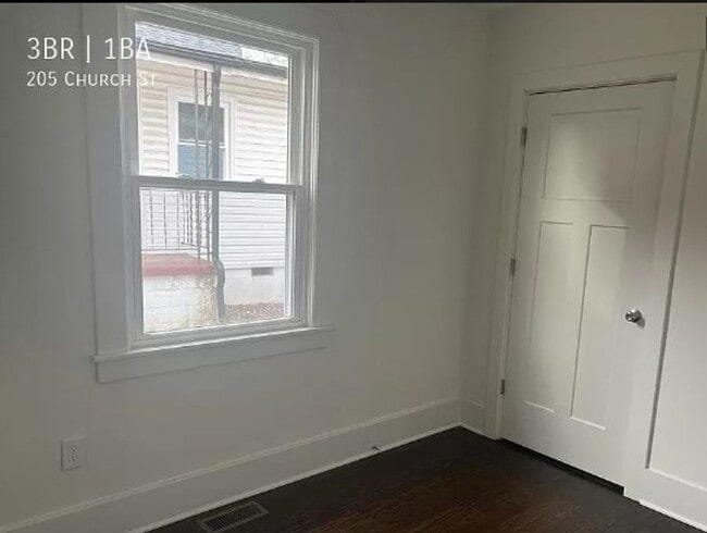 Building Photo - 205 Church St