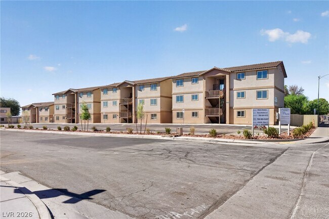Building Photo - 2313 Seco Adobe Cir