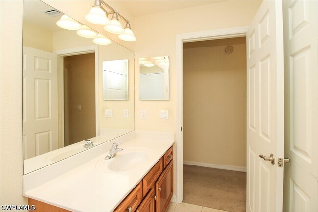 Building Photo - 9051 Gervais Cir