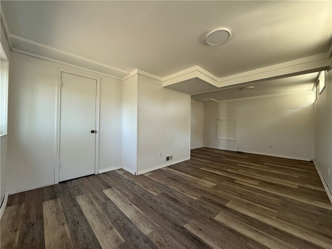 Building Photo - 1656 Jefferson Rd