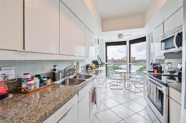 Building Photo - 21205 Yacht Club Dr
