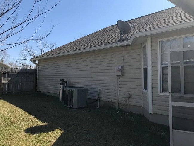 Building Photo - 4274 Hampton Dr