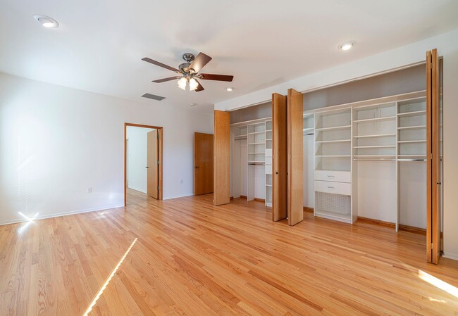 Building Photo - Charming Manhattan Beach Home Rental!