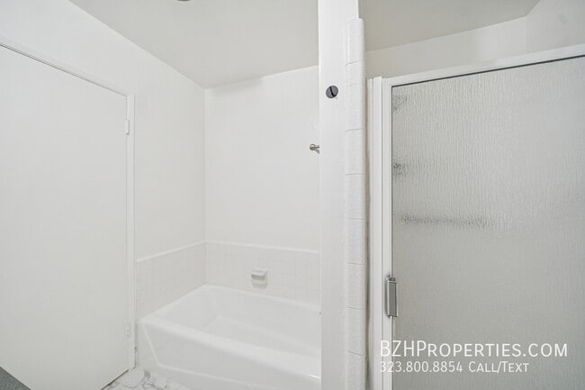 Building Photo - 105 S Orlando Ave