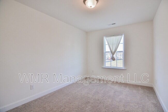 Building Photo - 145 Noble Deer Way