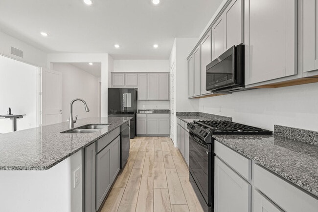 Building Photo - 17617 S Ridgerunner Dr