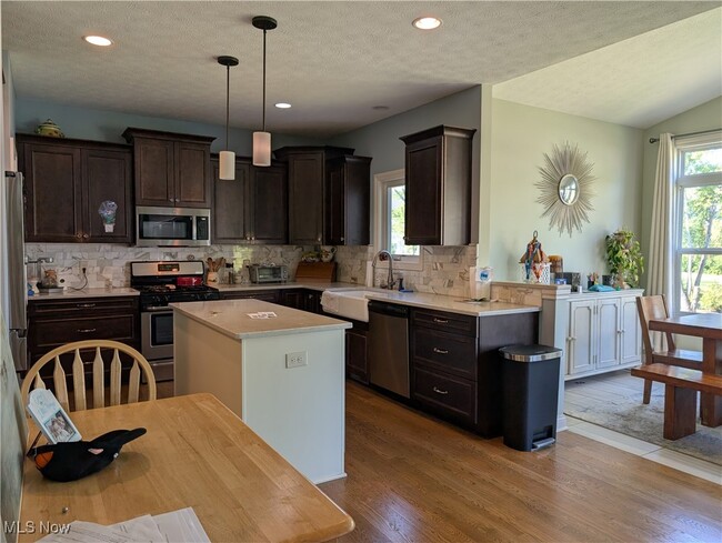 Building Photo - 9360 Rockys Ct