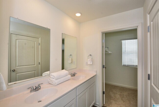 Building Photo - 6558 Creek Cir