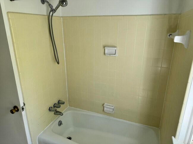 Building Photo - 3200 Bolgos Cir