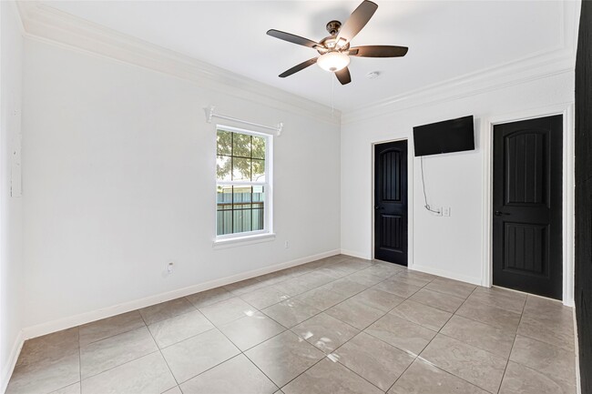 Building Photo - 509 Joan Of Arc Dr