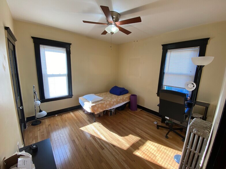 Building Photo - 221 Holland St