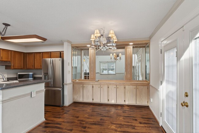 Building Photo - Yorktown Townhouse