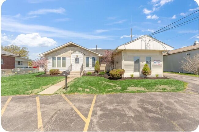 Building Photo - Furnished 1-Bedroom Apartment with Private Entrance and Free Laundry