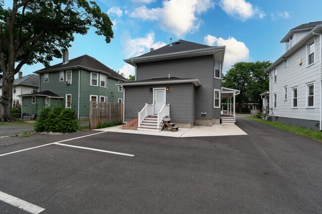 Building Photo - 2633 Nottingham Way