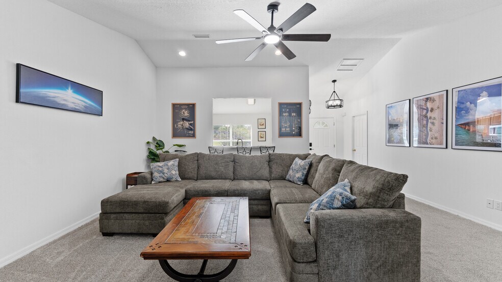 Living Room - 612 Oakwood Pl