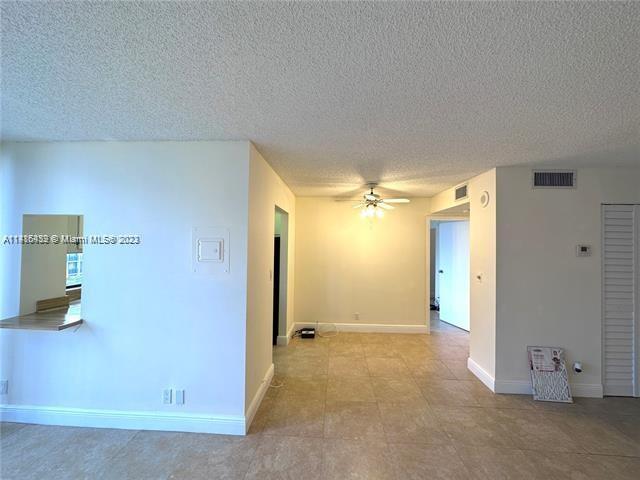Building Photo - 17021 N Bay Rd