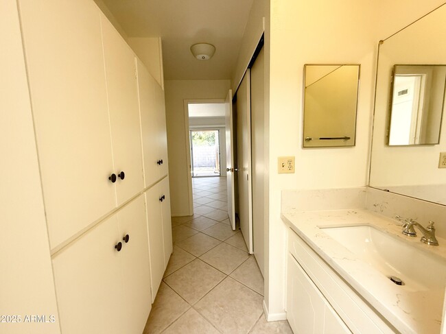 Building Photo - 5554 N 10th St